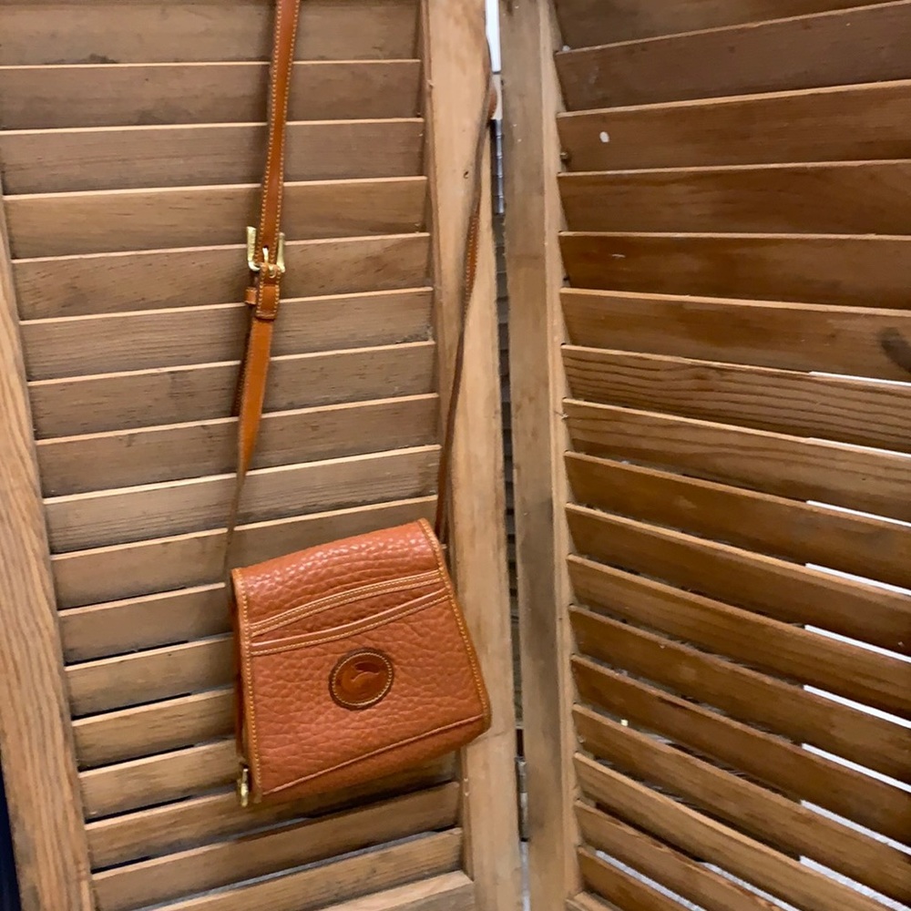 Mini cross body Dooney and Bourne purse